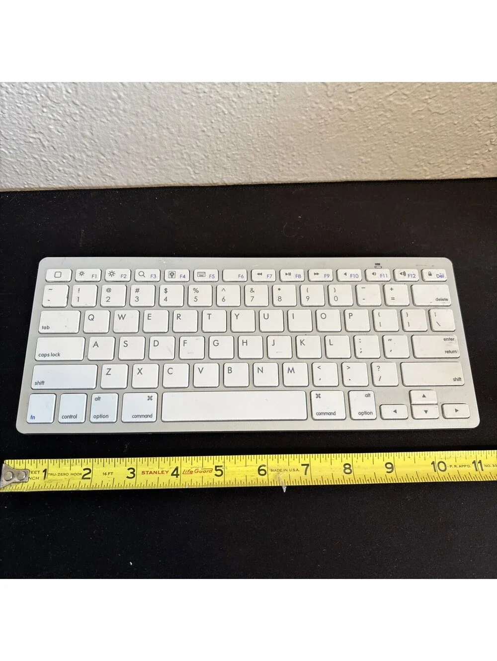 Omoton Ultra-Slim Bluetooth Keyboard Wireless White - Untested